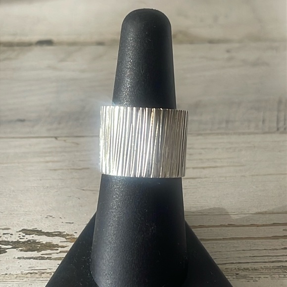 Anna Beck Jewelry - Beautiful Anna Beck Textured Sterling Silver Ring.